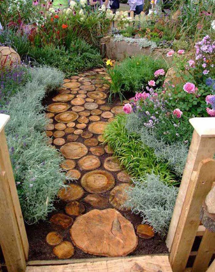 Rustic Stepping “Stones” for a Truly Unique Garden #steppingstones #garden #backyard #pathway #decorhomeideas