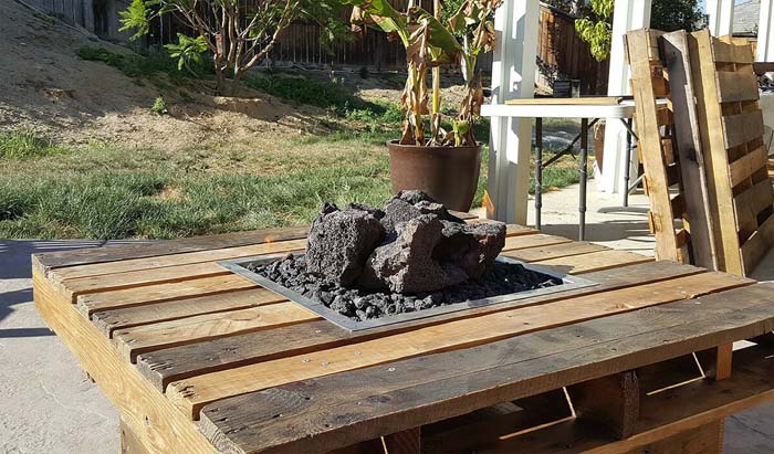 Rustic Wood Pallet Fire Pit #diy #pallet #garden #decorhomeideas