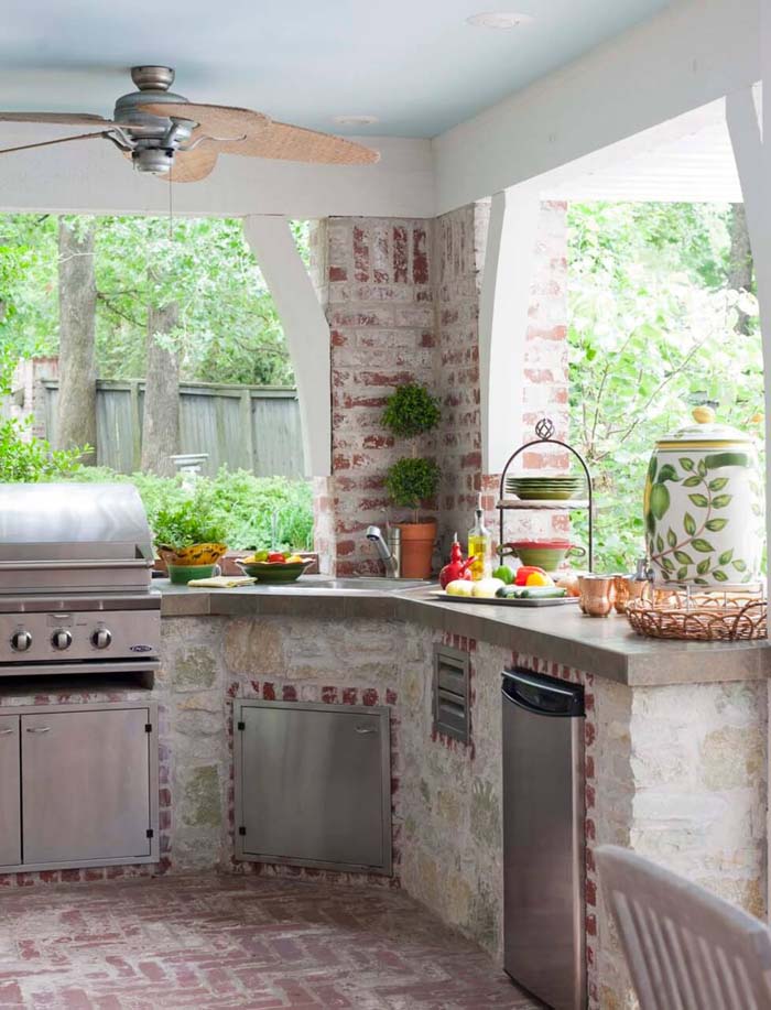 Shabby Chic Inspired Outdoor Kitchen With Grill #outdoorkitchen #garden #ktichen #decorhomeideas