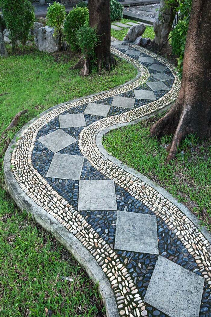 Show-stopping Intricate Stone Mosaic #diy #pathway #walkway #garden #decorhomeideas