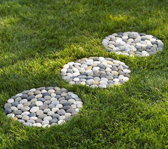 Simple and Organized Stepping Stones #steppingstones #garden #backyard #pathway #decorhomeideas