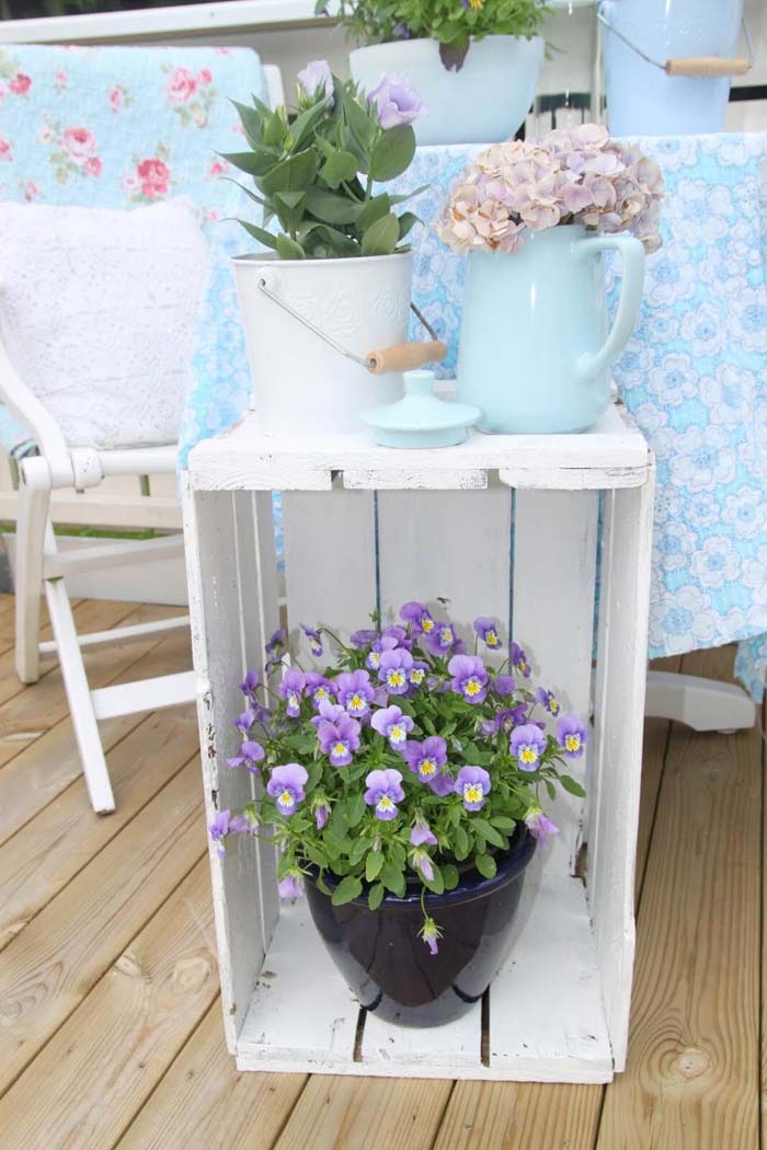 Simple Painted Wooden Crate Plant Stand #porch #summer #decor #decorhomeideas