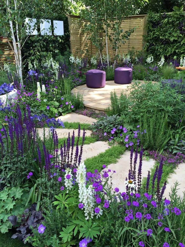 Simple Stone Pathway Sets Off Beautiful Plants #diy #pathway #walkway #garden #decorhomeideas