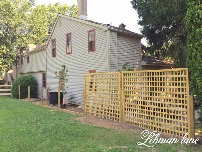 Simple Wooden Latticework Panel Fence #farmhouse #summer #decor #decorhomeideas