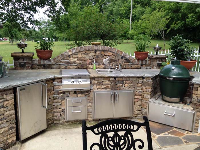 Slate and Stone Outdoor Kitchen #outdoorkitchen #garden #ktichen #decorhomeideas