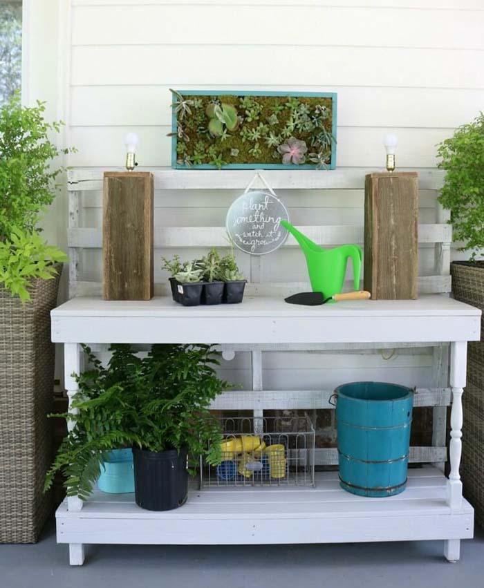 Spindle-Legged Bench with Naturalistic Outdoor Lamps #diy #potting #bench #garden #decorhomeideas