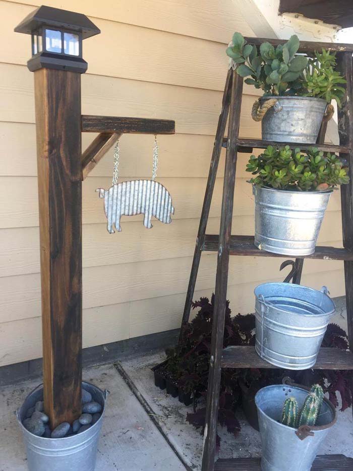 Sturdy and Stylish Post with Piggy #diy #solar #lights #solarlight #garden #decorhomeideas
