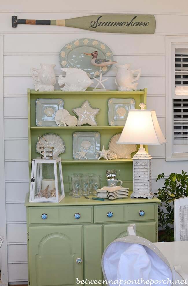 Summer House Outdoor Hutch Display #porch #summer #decor #decorhomeideas