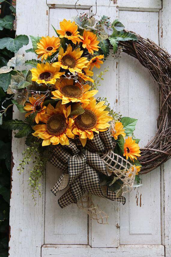 Sunflower and Wicker Wreath #farmhouse #summer #decor #decorhomeideas