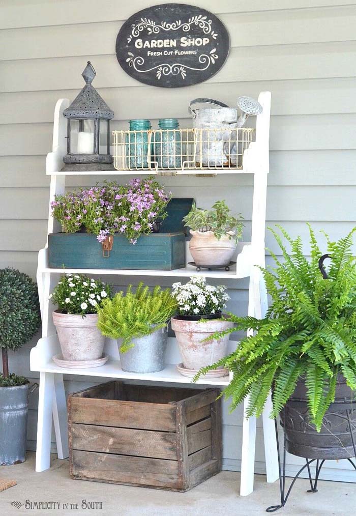 Sweet Potting Bench Planter Display #porch #summer #decor #decorhomeideas