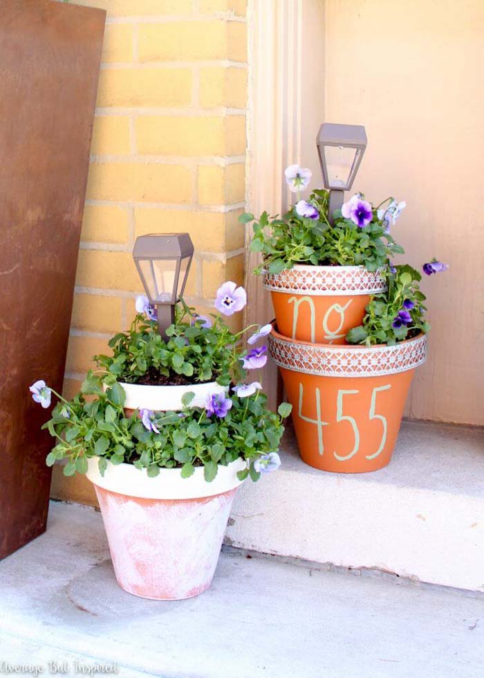 Tiered Planters Featuring Solar Light #diy #solar #lights #solarlight #garden #decorhomeideas