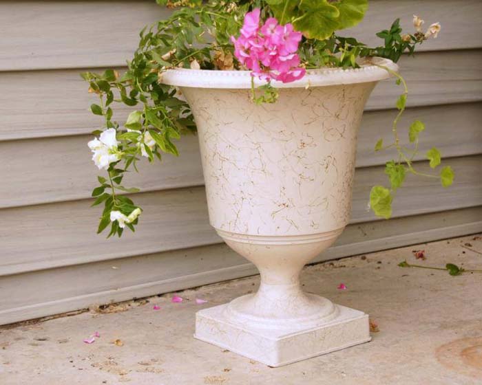 Unique Mid-Century Planter Urn #diy #garden #decor #countryside #decorhomeideas