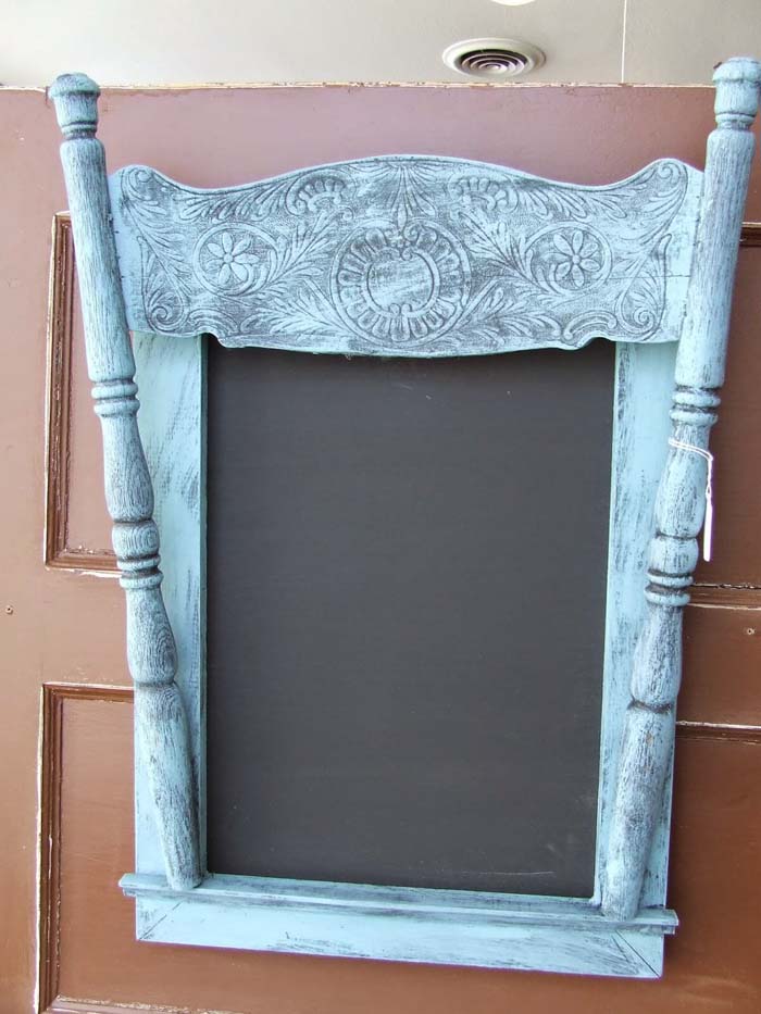 Vintage Style Chalkboard #chair #diy #repurposed #decorhomeideas