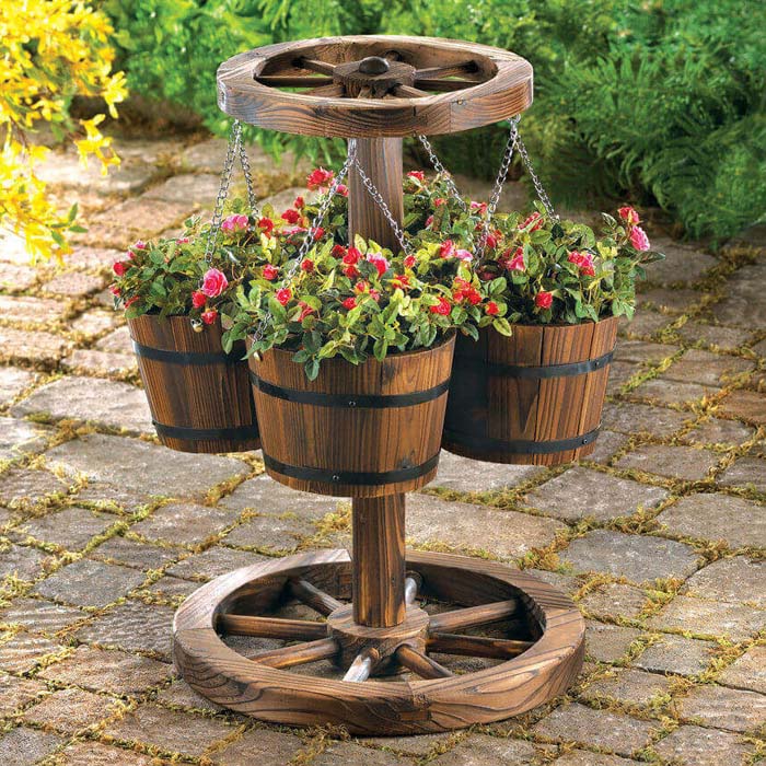 Western Wagon Wheel Hanging Planter Stand #diy #planter #flower #hanging #garden #decorhomeideas