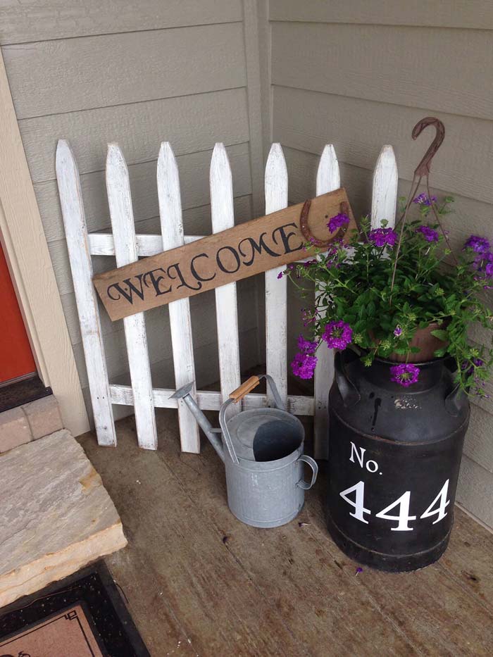 White Picket Fence Porch Sign #diy #porch #sign #decorhomeideas