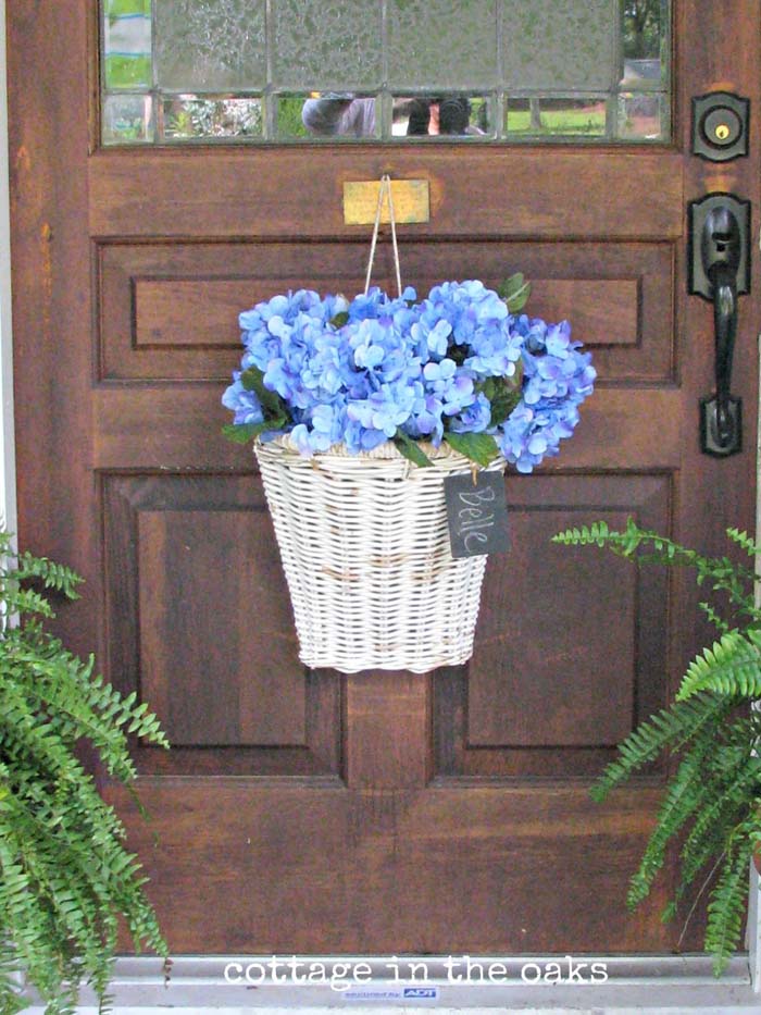Wicker Door Hanger Flower Basket #porch #summer #decor #decorhomeideas