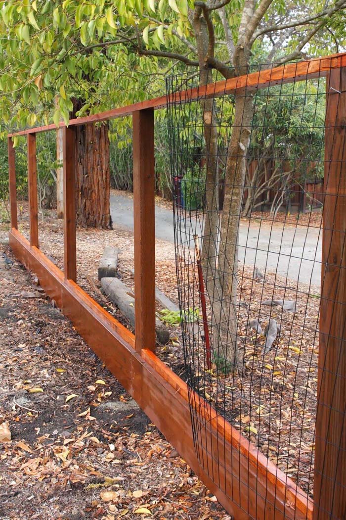 Wood and Welded Wire Panel Fence #farmhouse #summer #decor #decorhomeideas