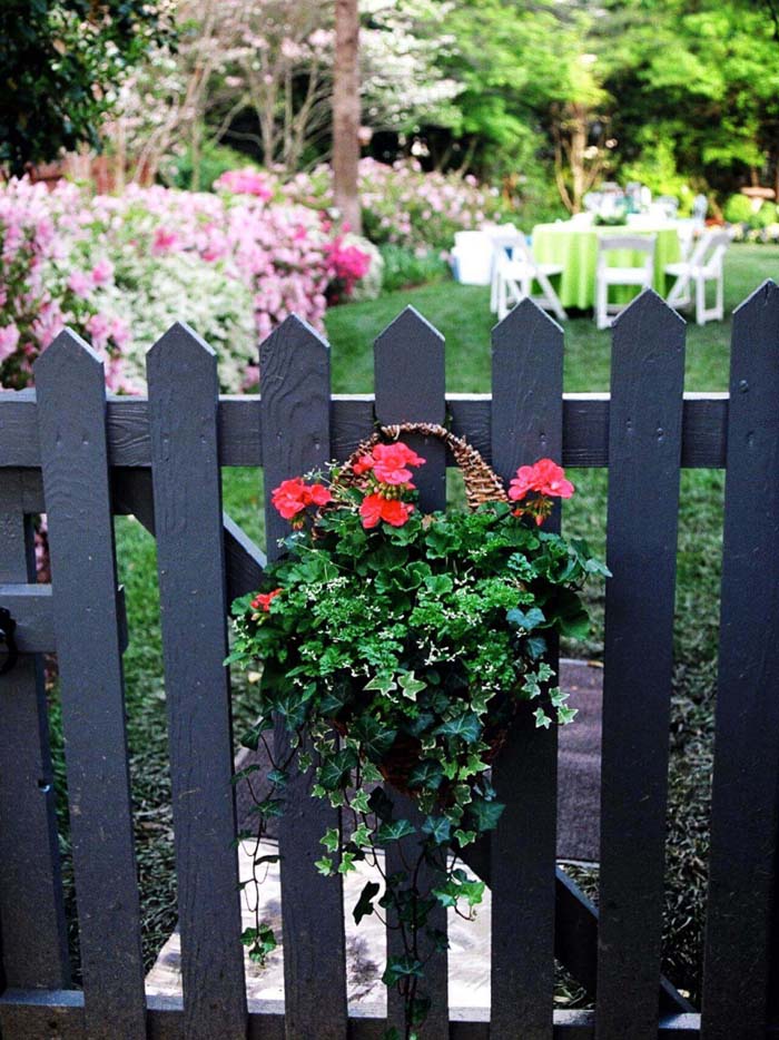 Woven Planter Basket with Geraniums and Ivy #diy #planter #flower #hanging #garden #decorhomeideas