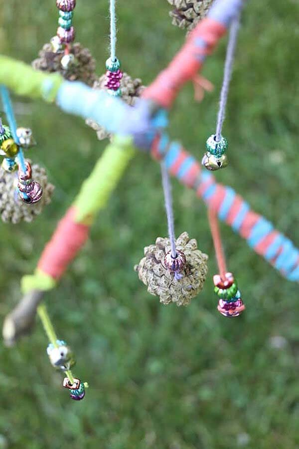 Beautiful Pinecone Mobiles for Kids #diy #decor #sticks #twigs #decorhomeideas