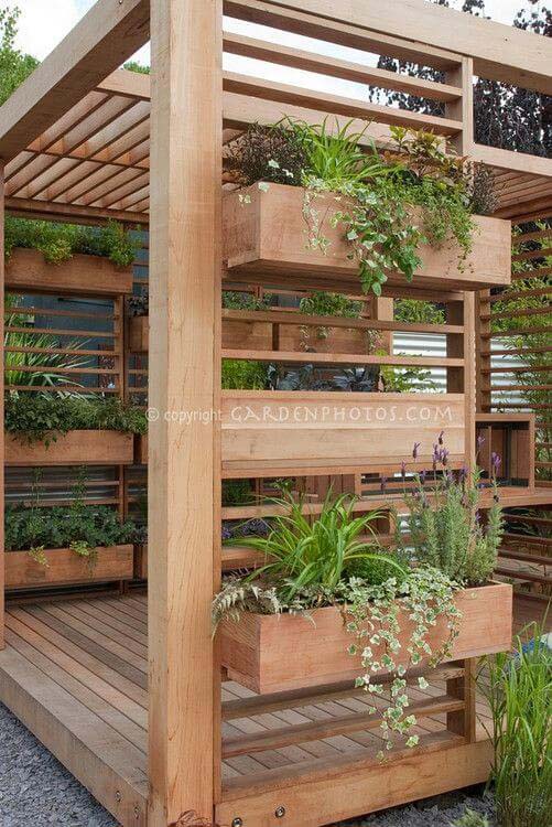 Built-In Tiered Wood Planter Boxes #diy #planter #garden #decorhomeideas