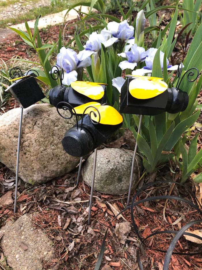 Bumble Bee Plant Stake #garden #upcycled #diy #decorhomeideas