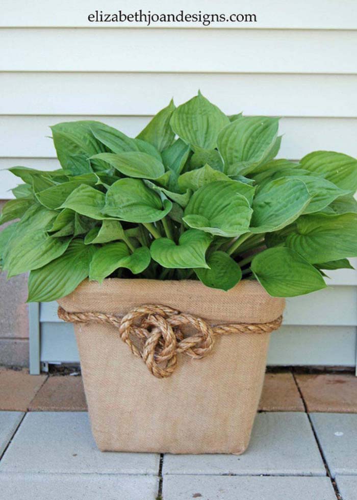 Burlap and Nautical Knot Porch Planter #garden #upcycled #diy #decorhomeideas