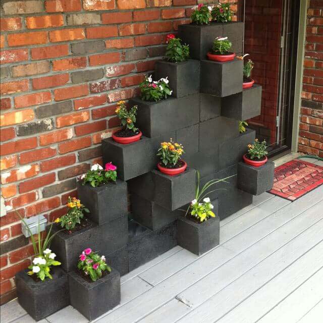 Cinder Block Planter and Decoration #diy #planter #garden #decorhomeideas