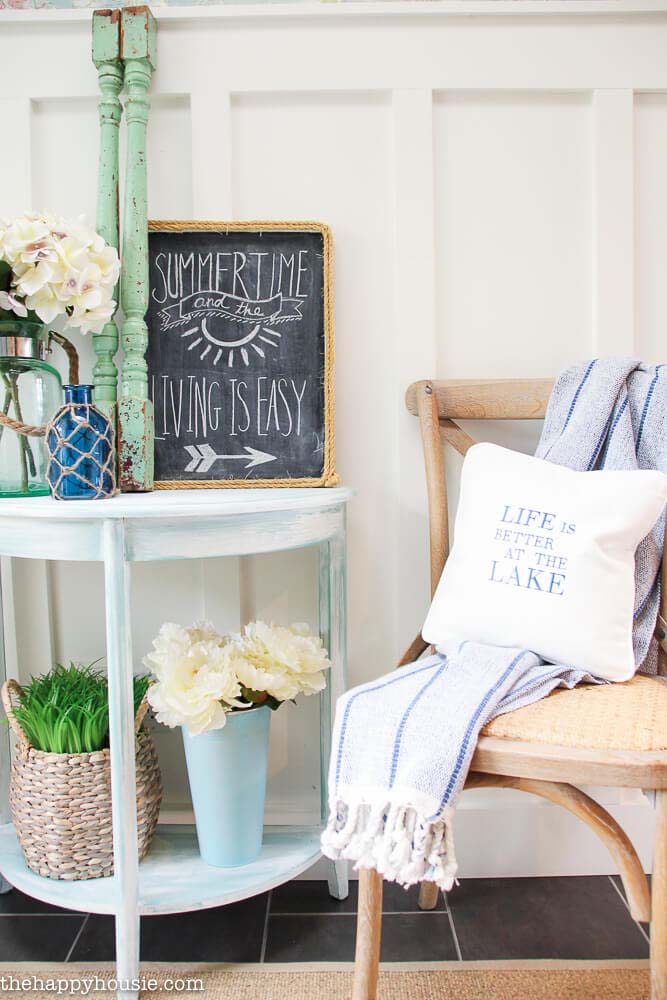 Coastal Farmhouse Sitting Area #coastal #beach #decor #decorhomeideas