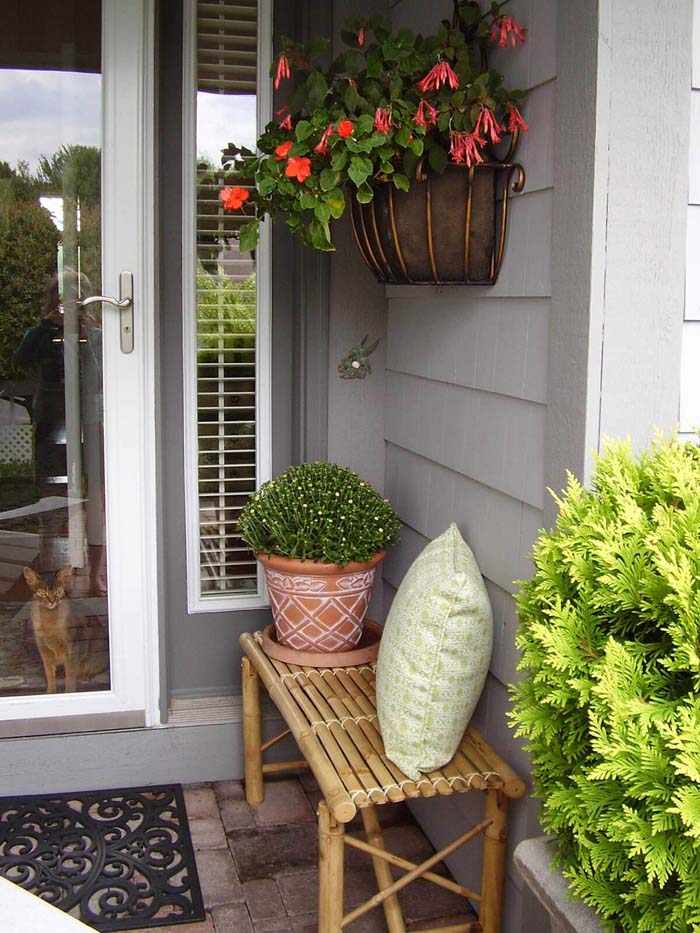 Coir Planter with Orange Flowers #porch #wall #decor #decorhomeideas