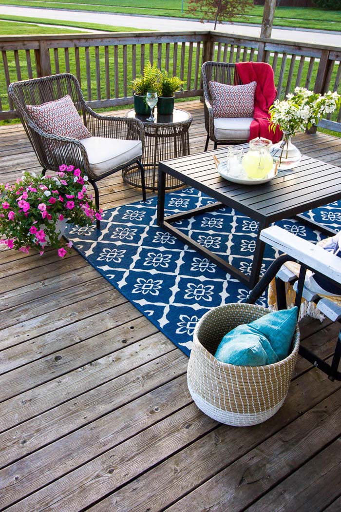 Colorful and Decorative Summer Seating #diy #decor #porch #decorhomeideas