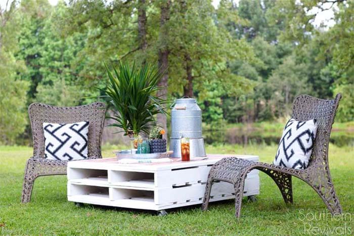 Crate Lawn Table #diy #outdoor #furniture #decorhomeideas