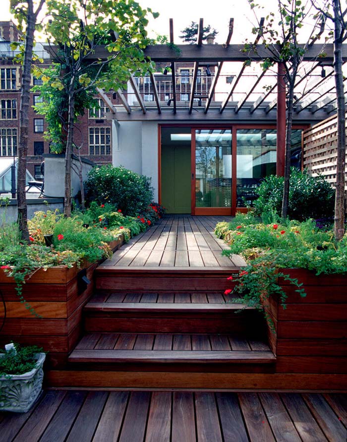 Deck with Built-In Planter Boxes #diy #planter #garden #decorhomeideas