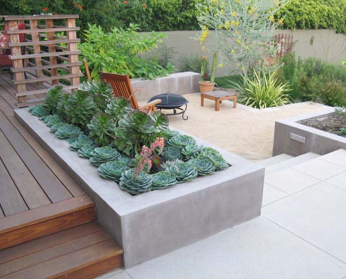 DIY Concrete Built-In Deck Planter #diy #planter #garden #decorhomeideas
