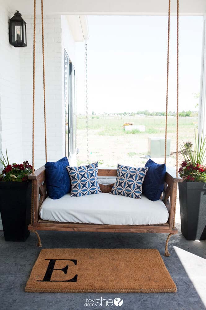 DIY Farm-Inspired Porch Swing #diy #decor #porch #decorhomeideas