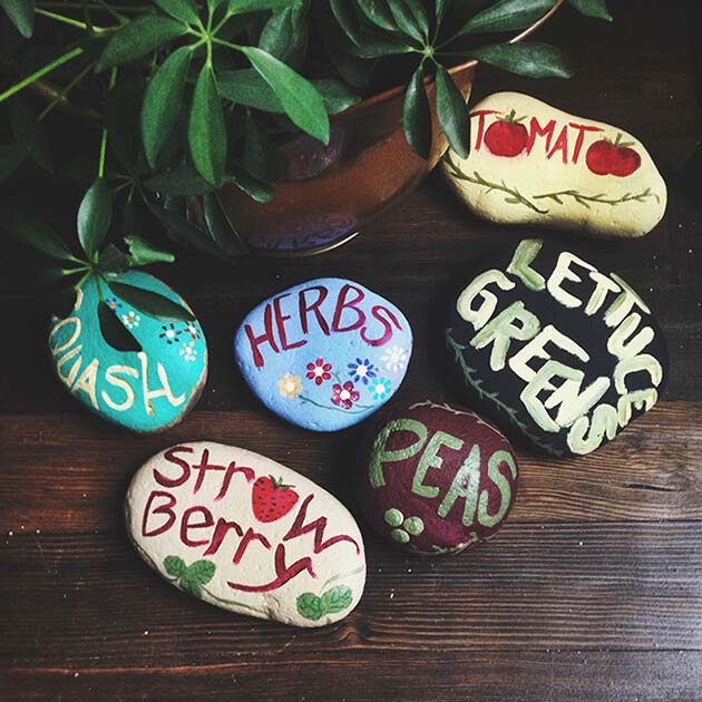 DIY Painted Garden Rocks #diy #paint #garden #decorations #decorhomeideas