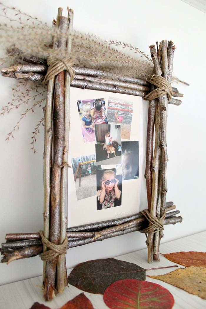 DIY Rustic Photo Frame Made With Twigs #diy #decor #sticks #twigs #decorhomeideas