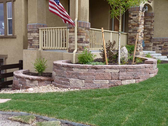 DIY Stacked Stone Plant Beds #diy #planter #garden #decorhomeideas