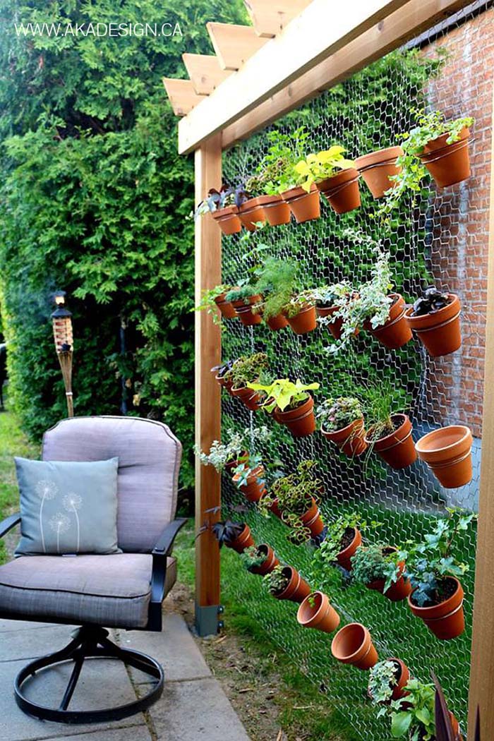 DIY Vertical Garden Wall #diy #patio #decorations #decorhomeideas