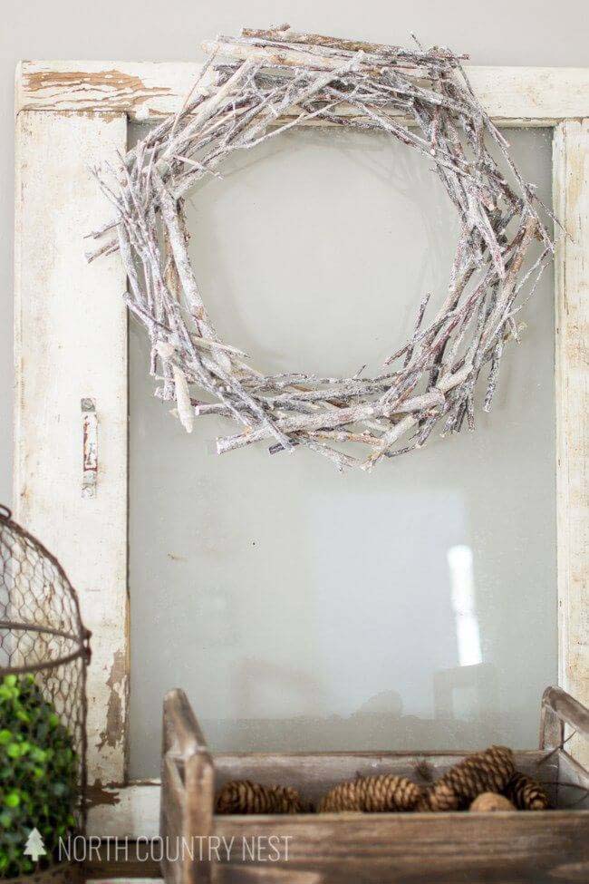 DIY Winter Twig Wreath #diy #decor #sticks #twigs #decorhomeideas