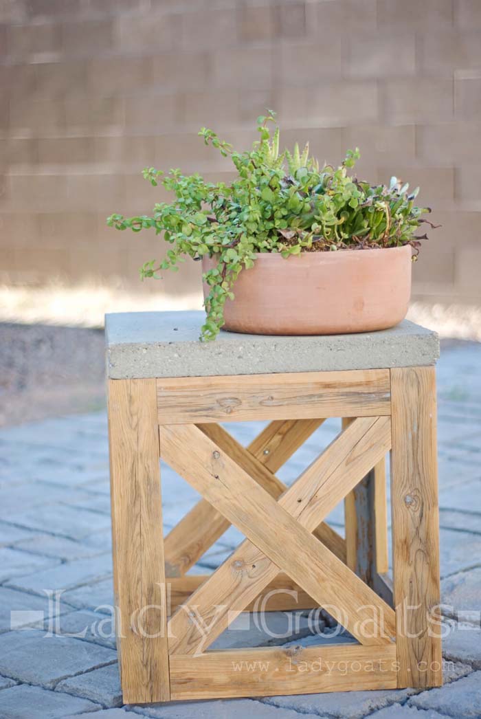 DIY X-Stool or Table #diy #patio #decorations #decorhomeideas