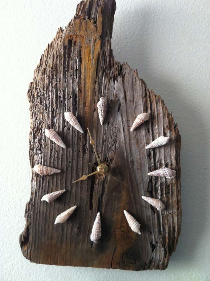 Driftwood Timepiece with Seashell Minute Markers #beach #coastal #decoration #decorhomeideas