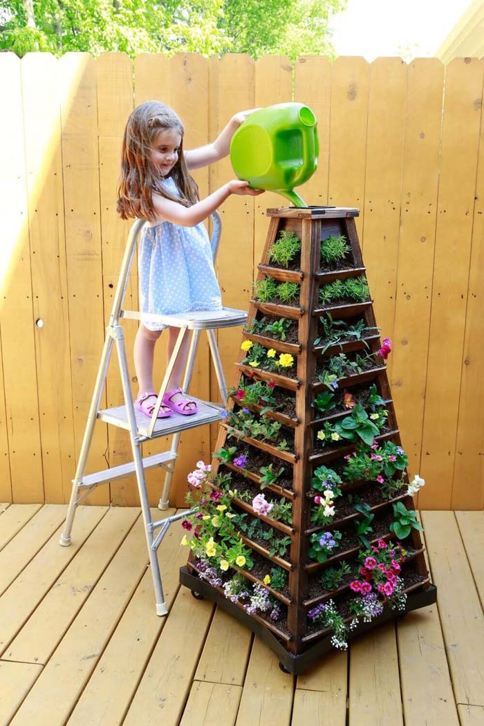 Earth Tower Vertical Planter #diy #flowertower #garden #decorhomeideas