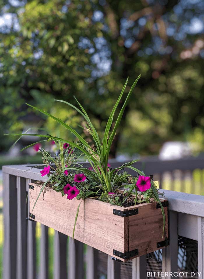 Easy Cedar Planter Boxes #diy #patio #decorations #decorhomeideas