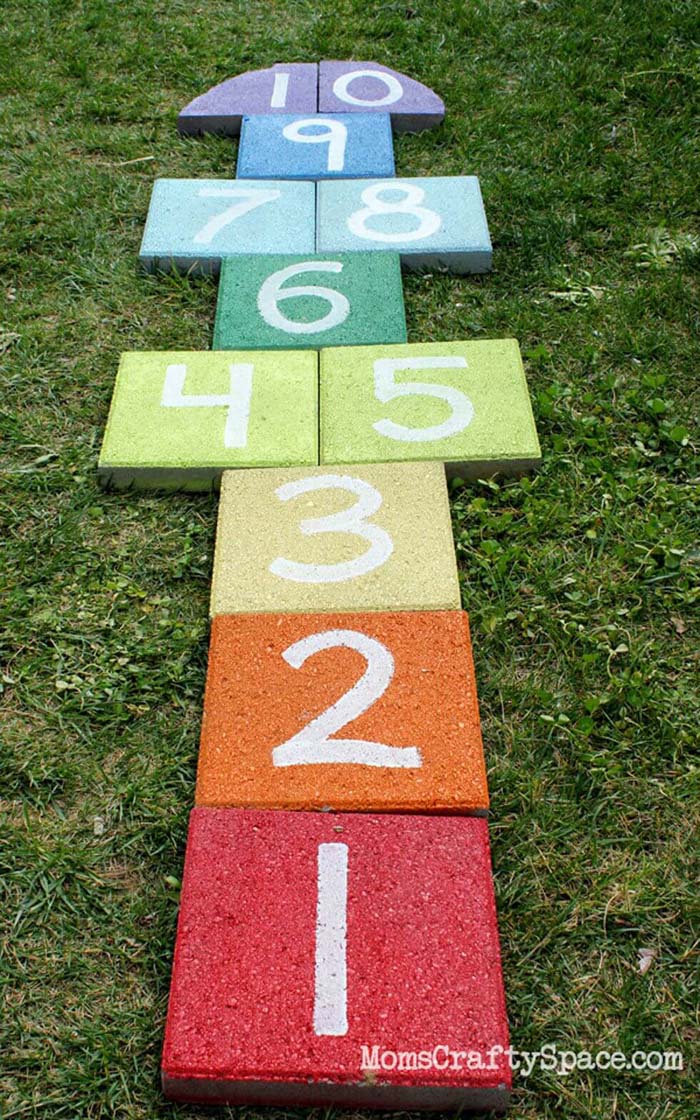 Easy DIY Rainbow Paver Hopscotch #diy #paint #garden #decorations #decorhomeideas