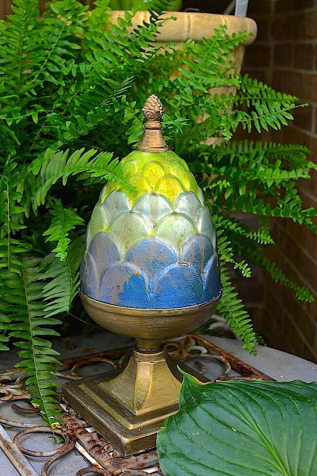 Egg-Shaped Porch Pedestal #diy #paint #garden #decorations #decorhomeideas