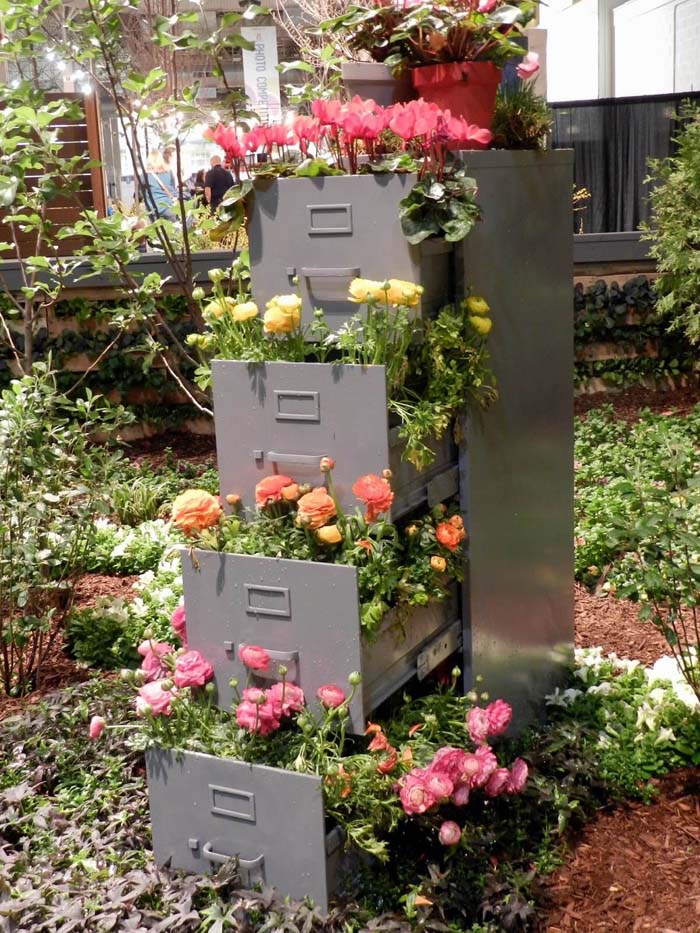 File Cabinet Flower Tower #diy #flowertower #garden #decorhomeideas