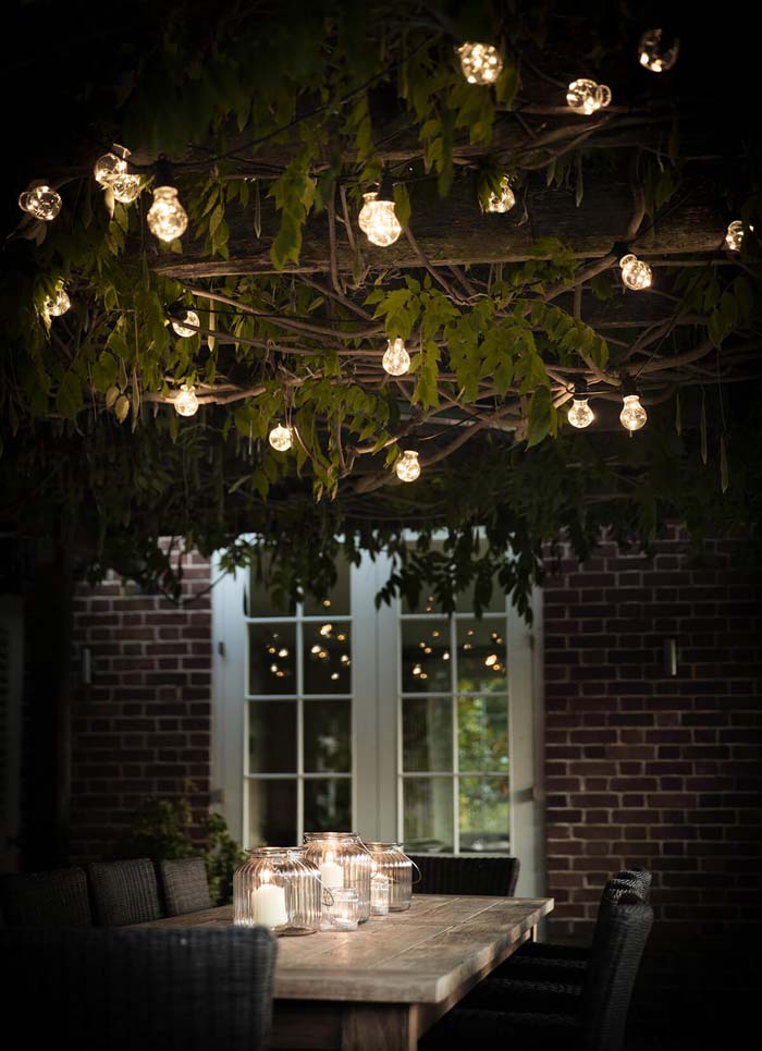 Globe Lights Over a Table #lighting #landscape #garden #decorhomeideas