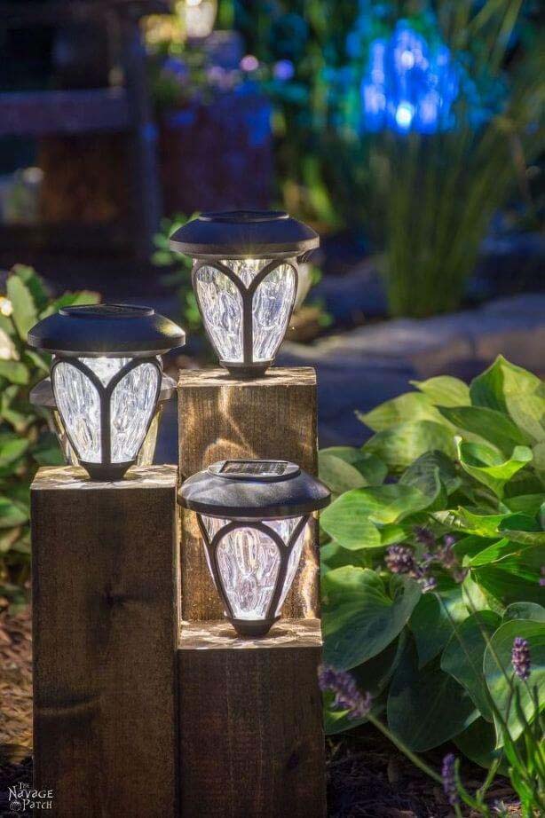 Landscape Lighting Idea with Lanterns #lighting #landscape #garden #decorhomeideas