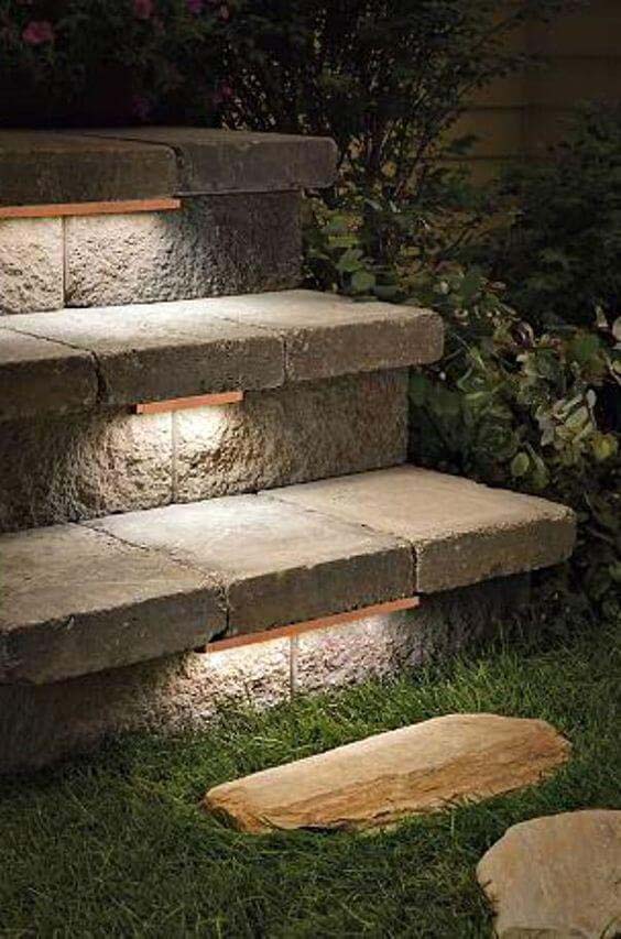 Lights Set in the Top of Stairs #lighting #landscape #garden #decorhomeideas