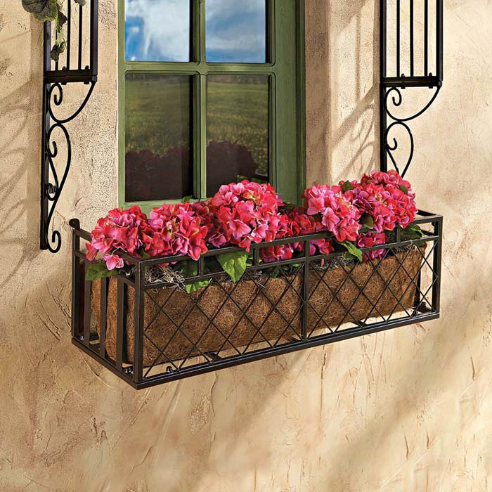 Metal Criss-cross Design Window Box #planter #box #window #decorhomeideas
